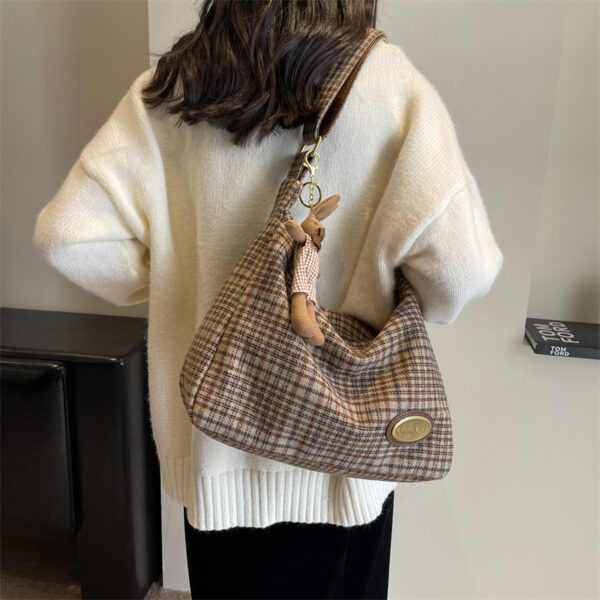 Vintage Woolen Crossbody Bag for Women – Stylish & Spacious Handbag with Optional Pendants for Casual & Travel Use - Image 7